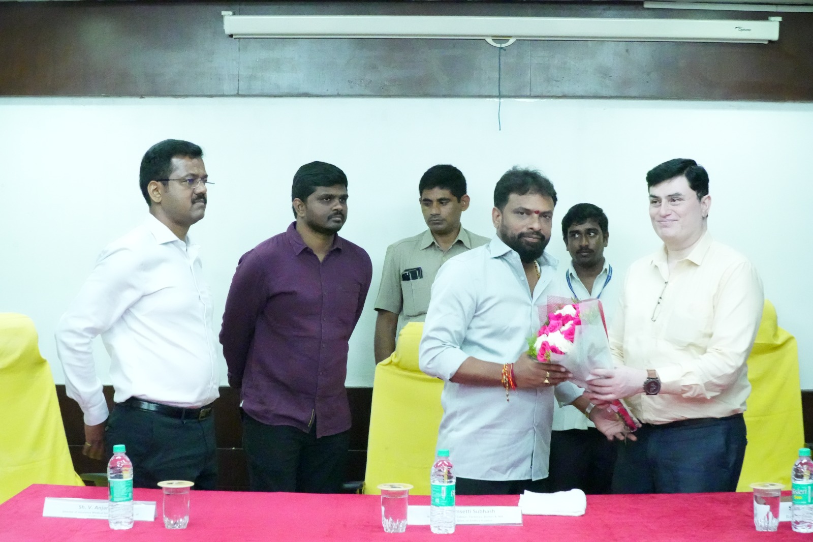 Meeting with Sh. Vasamsetti Subhash, Minister of LE, Govt. of A.P on the occasion of inauguration of 30 bedded semi-permanent structure at ESI Hospital, Gunadala, Vijayawada on 19.08.2024